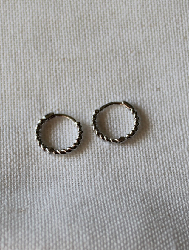 Mini Twist Earring