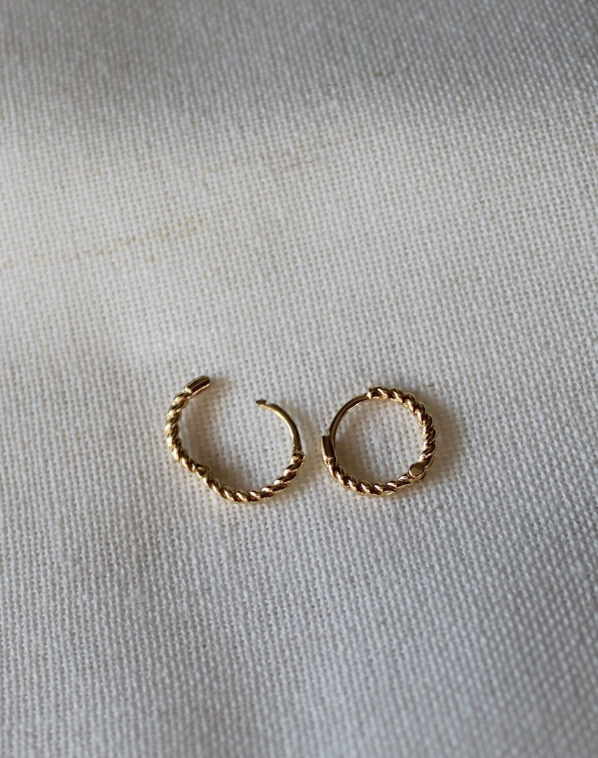 Mini Twist Earring