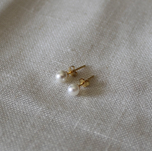 Classic Pearl stud Earrings
