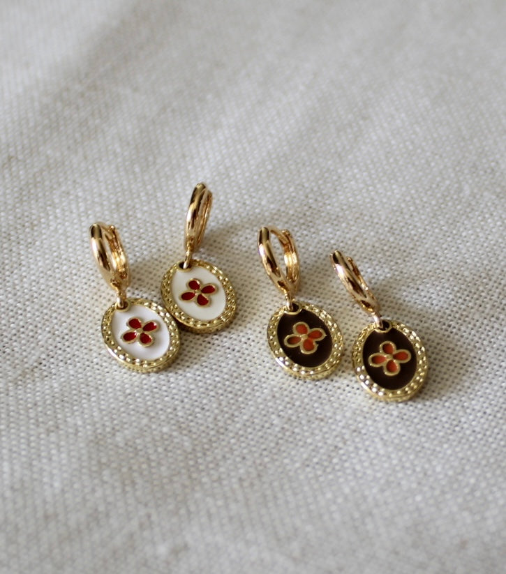 Clover charm earring